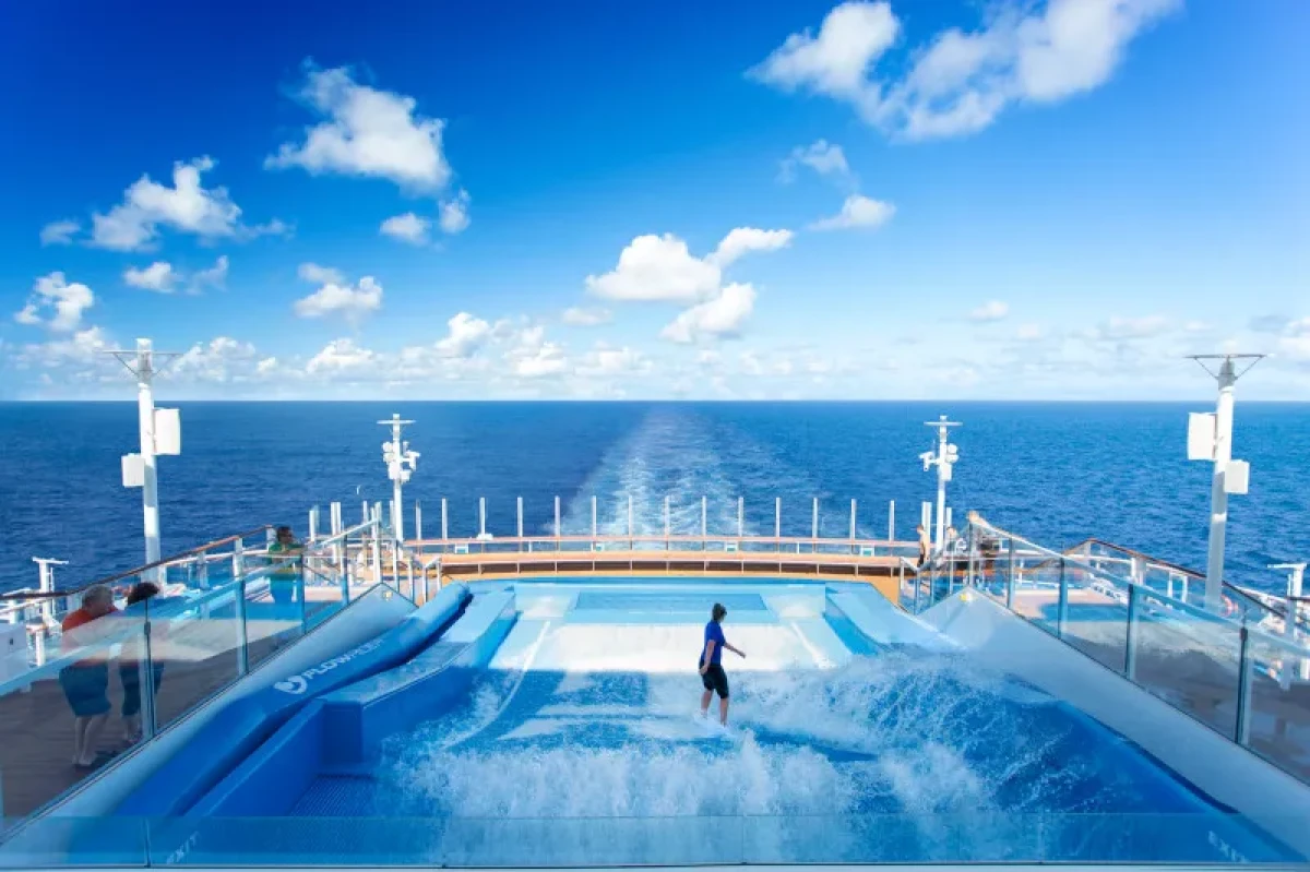https://media.leisurecom.com/cruise/image-2024-12-03-15-54-25.webp