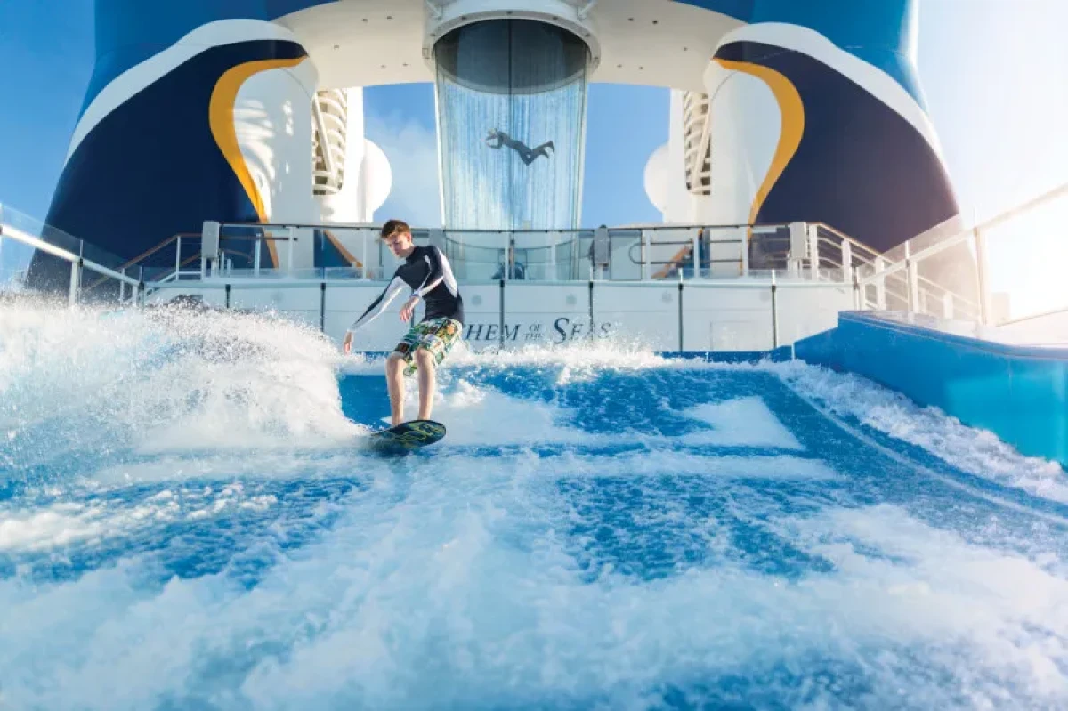 https://media.leisurecom.com/cruise/image-2024-12-03-16-01-07.webp