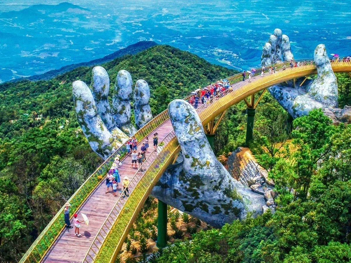https://media.leisurecom.com/cruise/image-2025-02-06-12-05-41.webp
