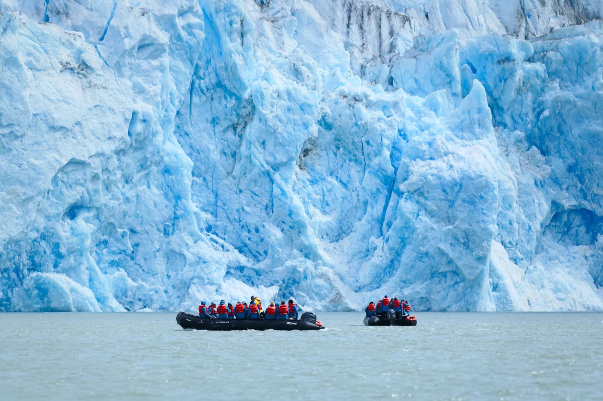 https://media.leisurecom.com/cruise/image-2025-04-14-17-29-13.webp